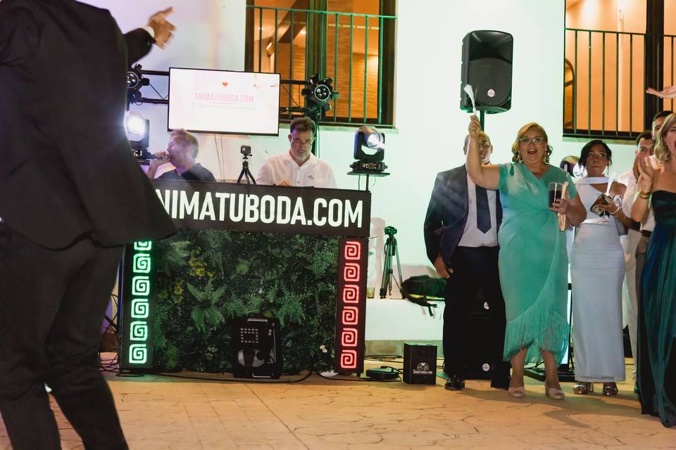 Dj_montaje_audio_iluminacion_exterior