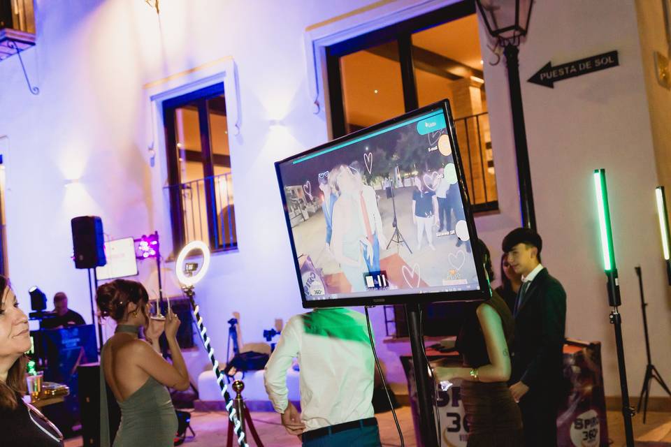 Pantalla_interactiva_fiesta_boda