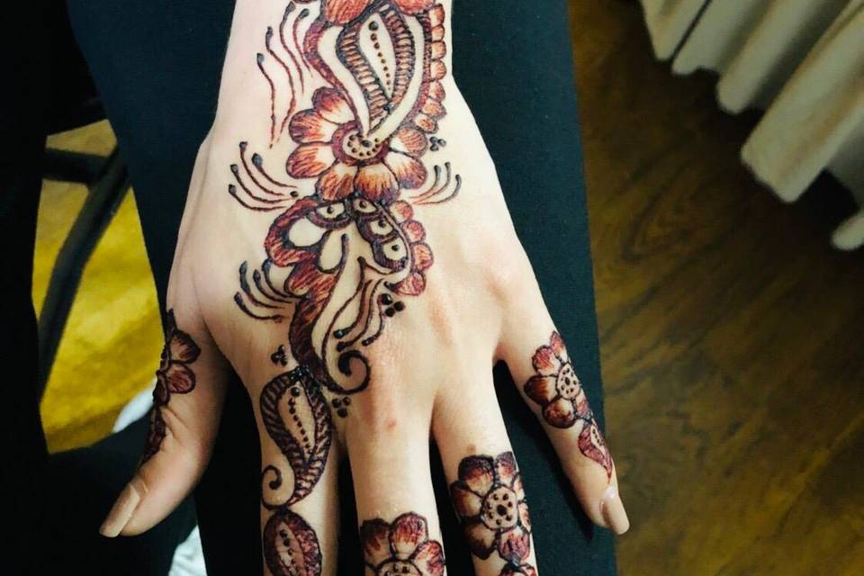 Diseño artístico de henna