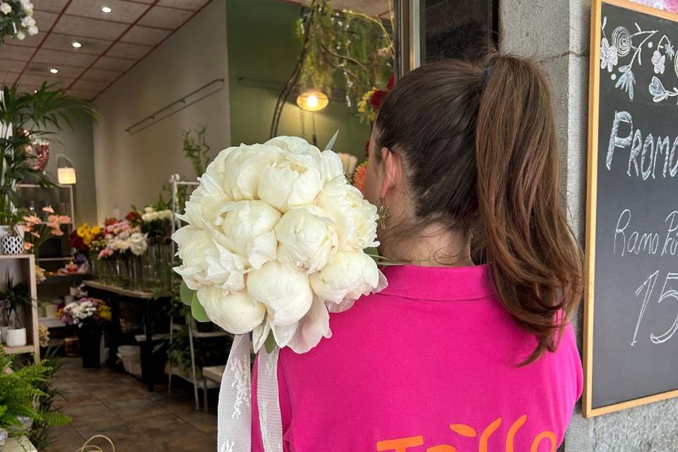 Bouquet de peonías blancas