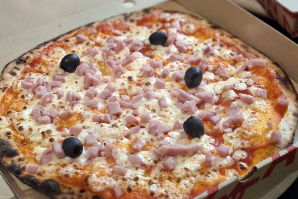 Pizzas con ingredientes de cal