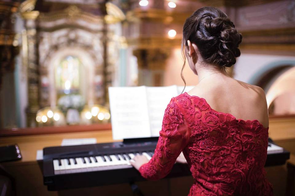 Piano en ceremonia religiosa