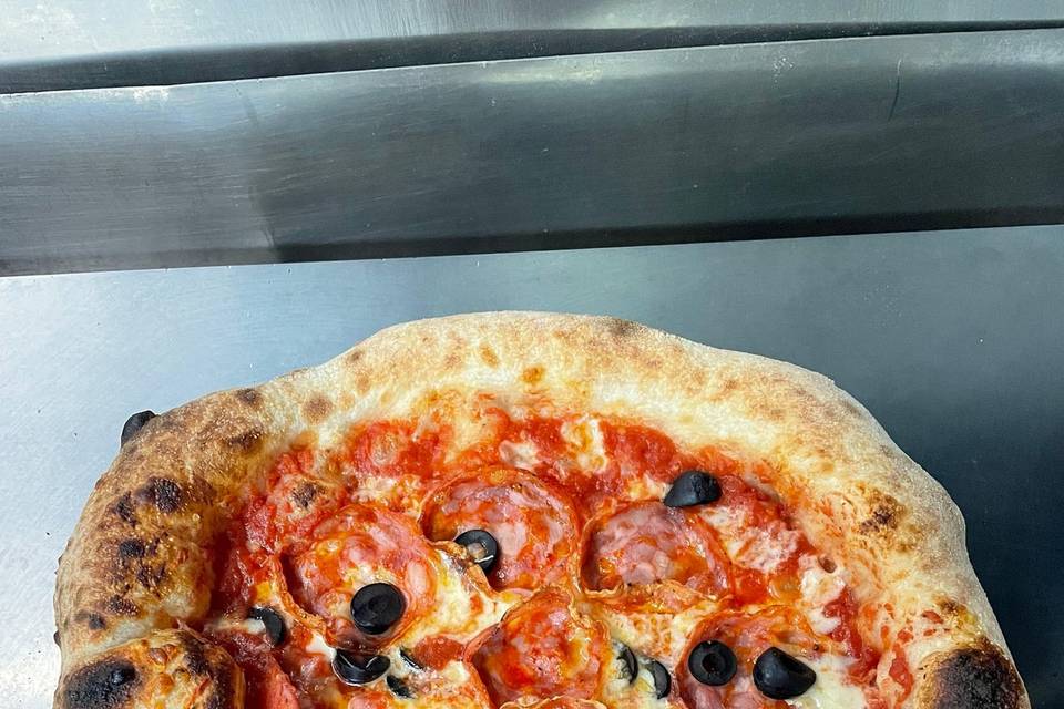 Pizza salami picante