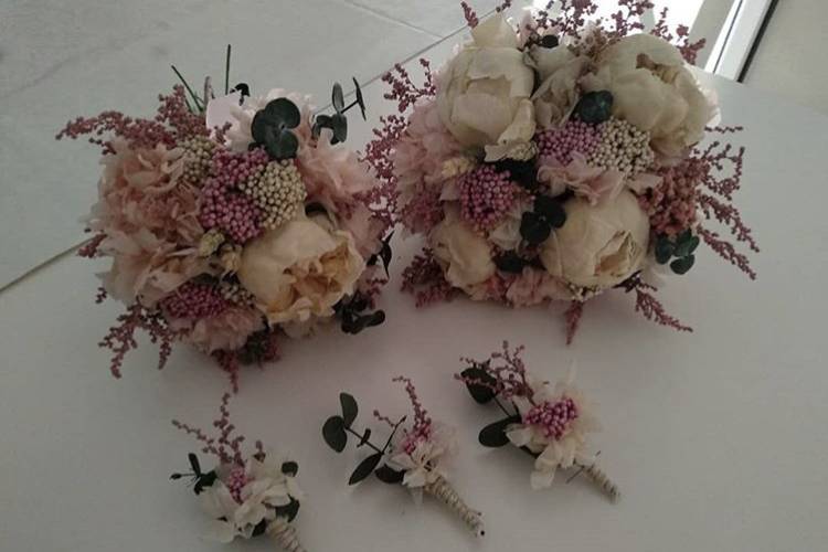 Bouquet & replicapeonias