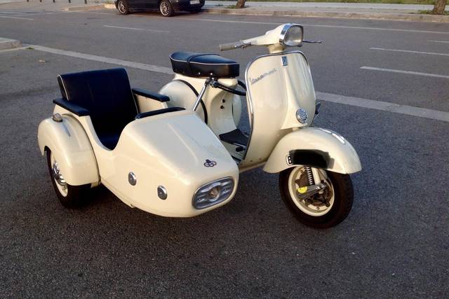 David Garriga Esquiva - Vespa con sidecar