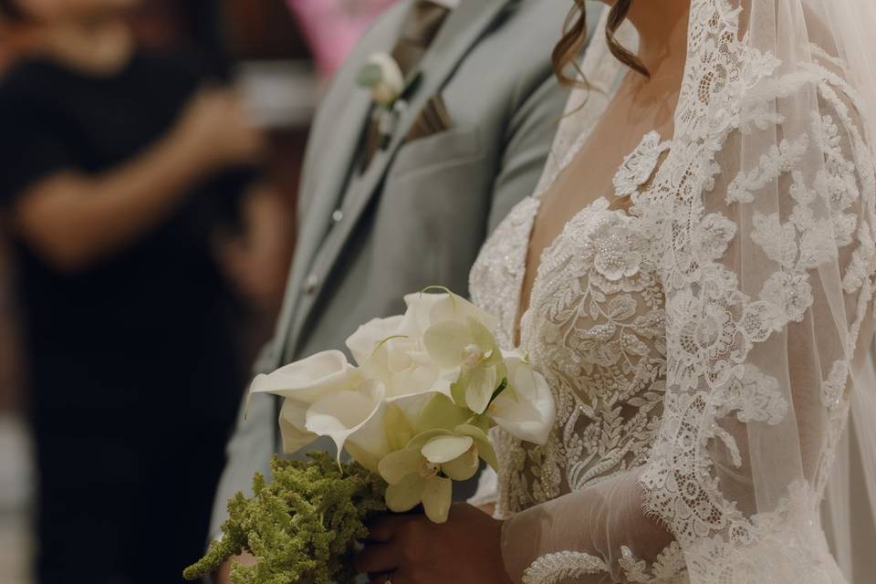 Ramo nupcial con vestido