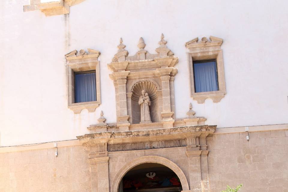 Entrada a la iglesia