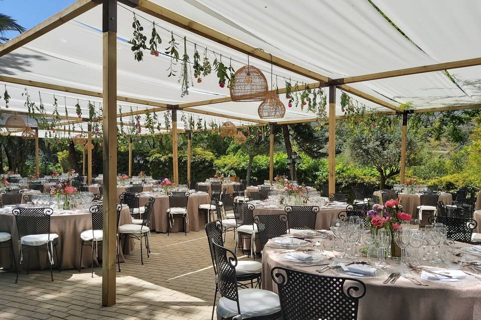 Cena en el jardín