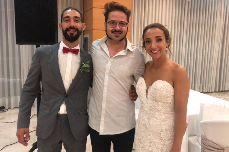 Despedida del dj con los novios