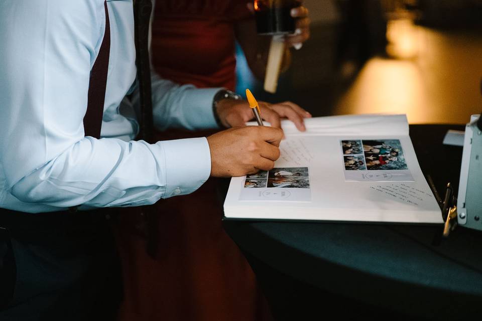 detalle_firmando_album_fotos