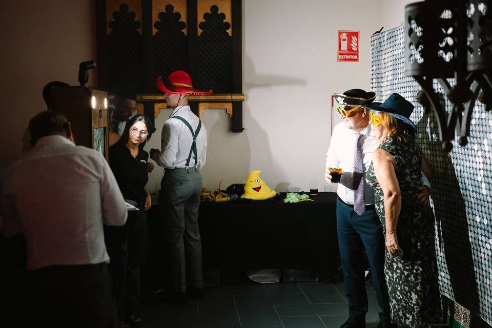 grupo_invitados_fotocabina_accesorios