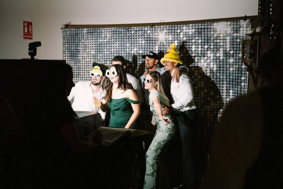 grupo_personas_fotocabina_disfraces