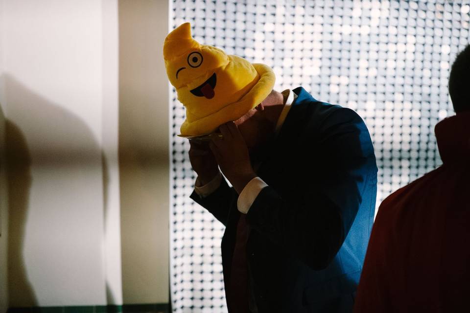 persona_gorro_emoticono_amarrillo