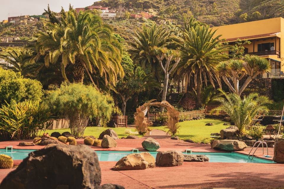 Arco de hojas de palmera