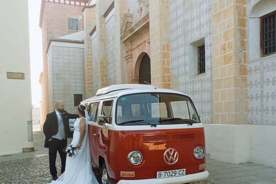 VW T2A roja burdeos