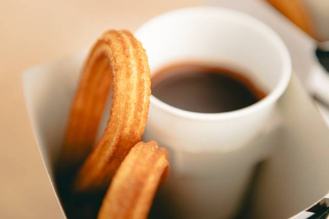 Detalle churros y chocolate