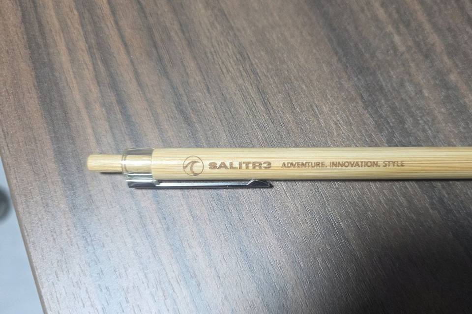 Bolígrafo de bambú grabado