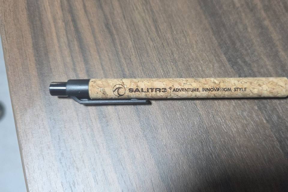 Bolígrafo de corcho grabado