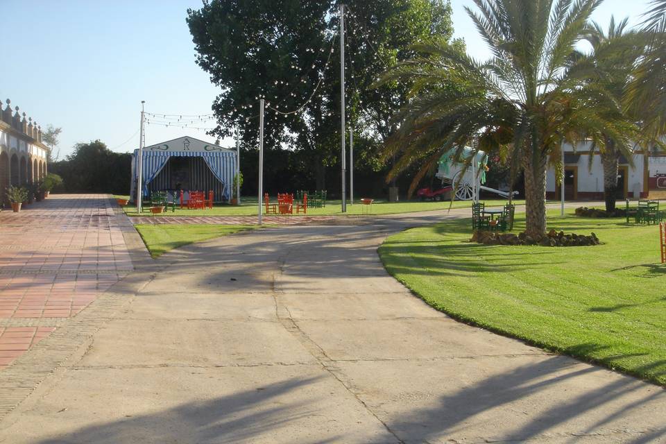 Jardín con caseta de feria