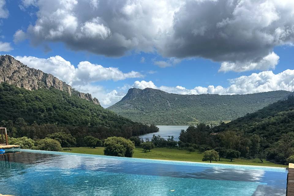 Piscina privada con vistas