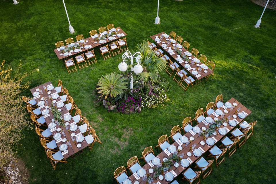 Montaje exterior de una boda