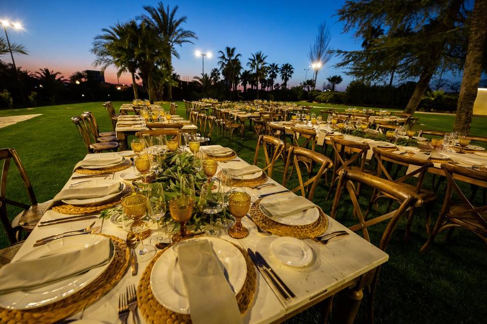 Montaje exterior de una boda