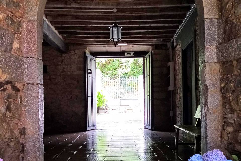 Entrada al patio
