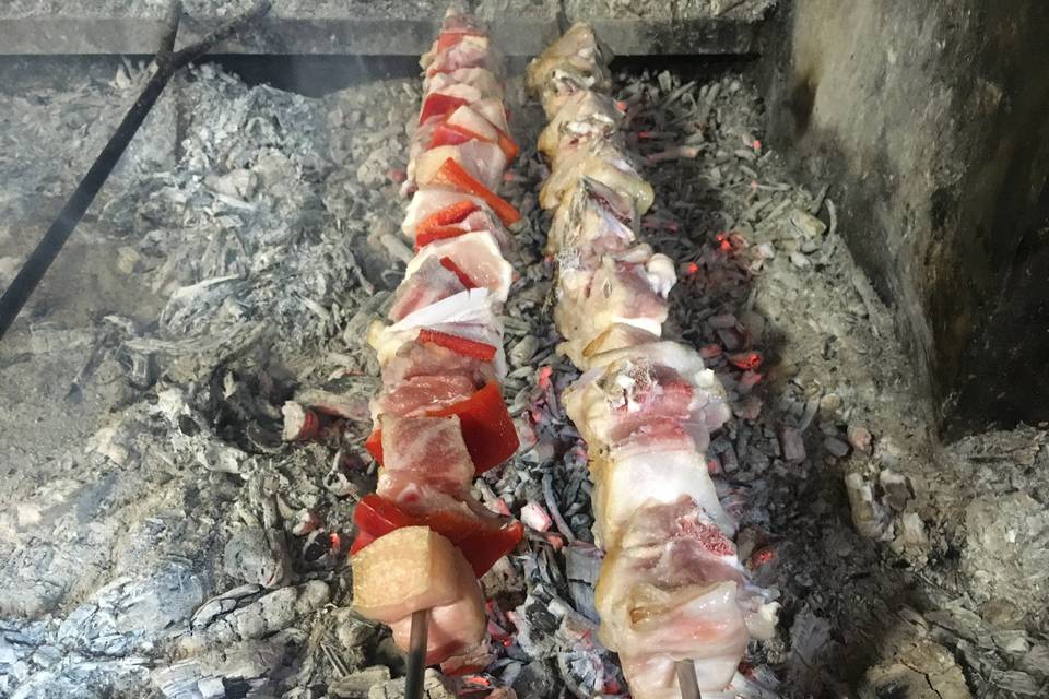 Variedad de pinchos a la brasa