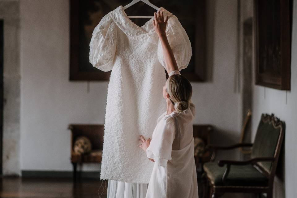 Detalle de novia y vestido