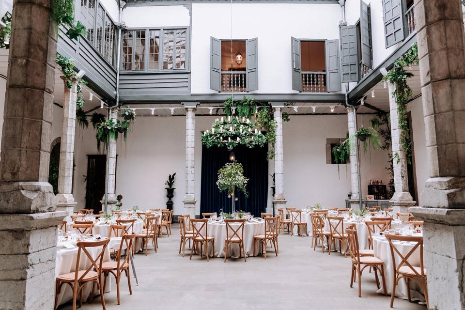 Salón de banquetes y corredor