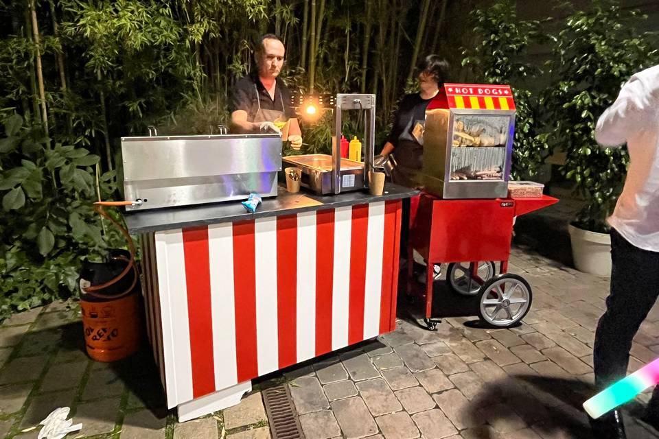 Carrito hot dogs y patatas