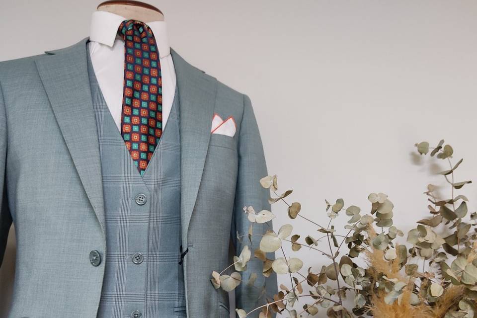 Traje con chaleco reversible