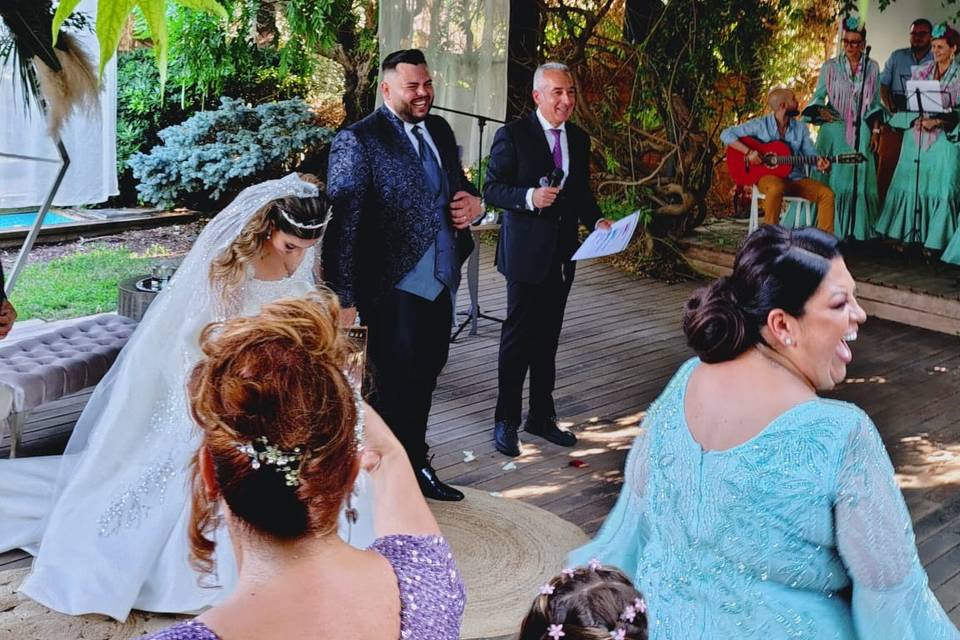 Equipo con los novios.