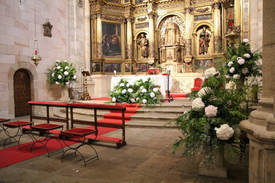Altar de iglesia de El Royo