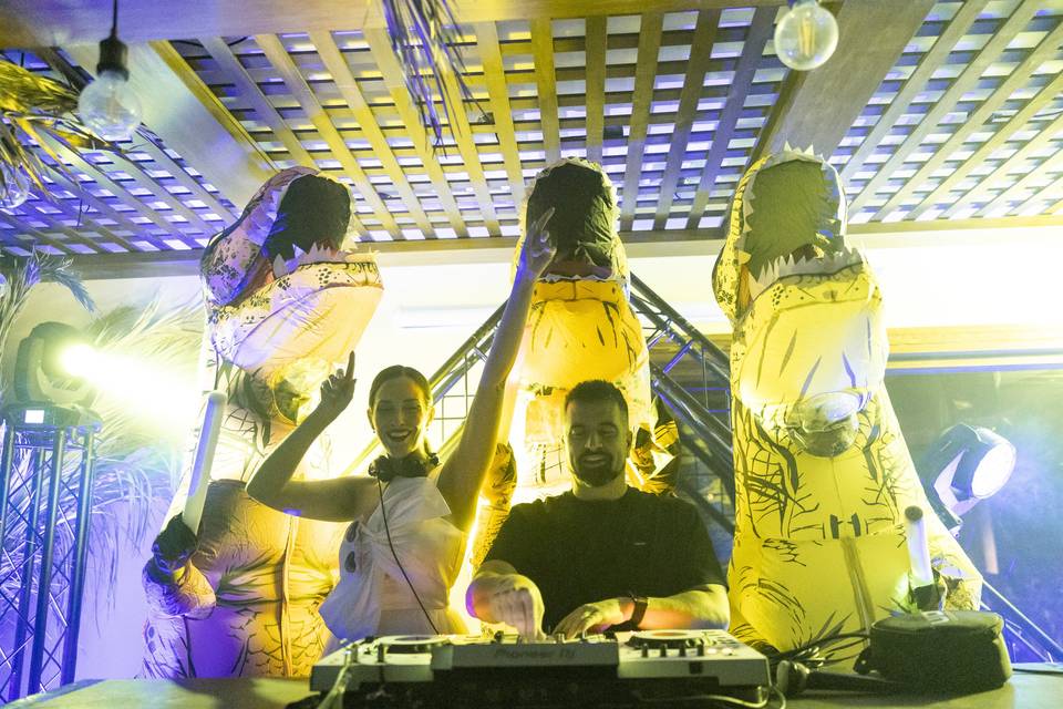 DJ Y HORA LOCA