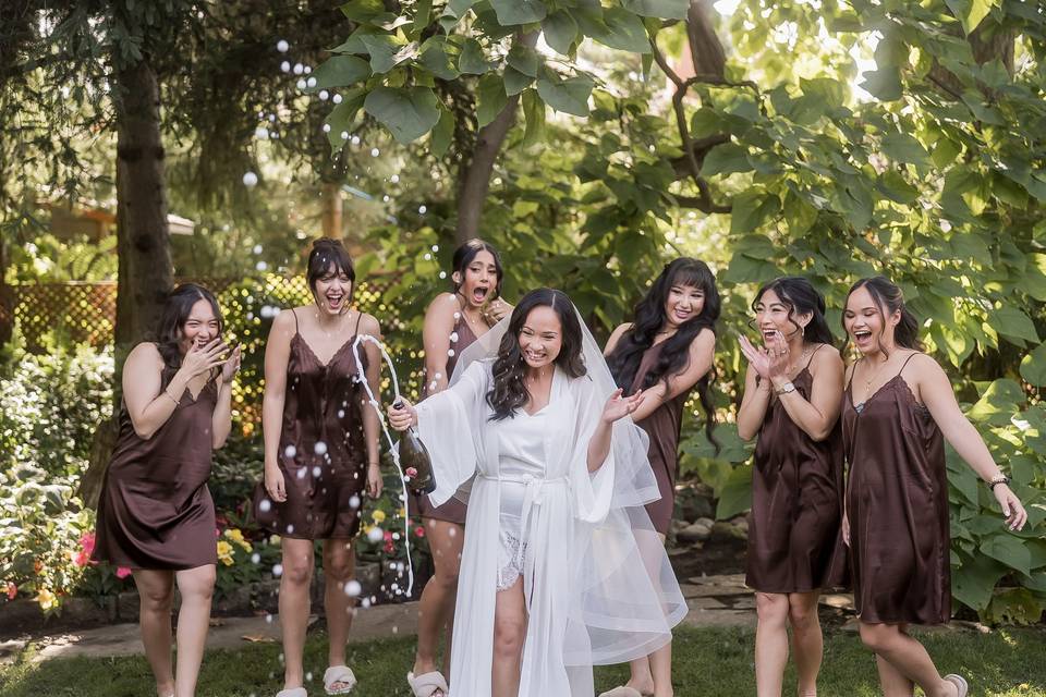 La novia con sus amigas
