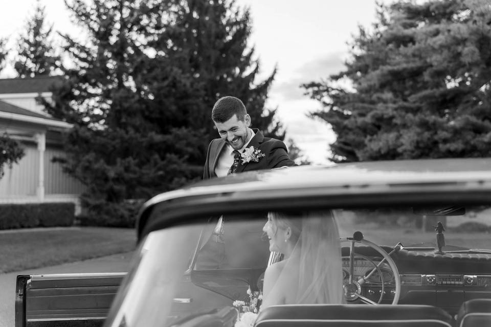 La llegada de la novia en coche