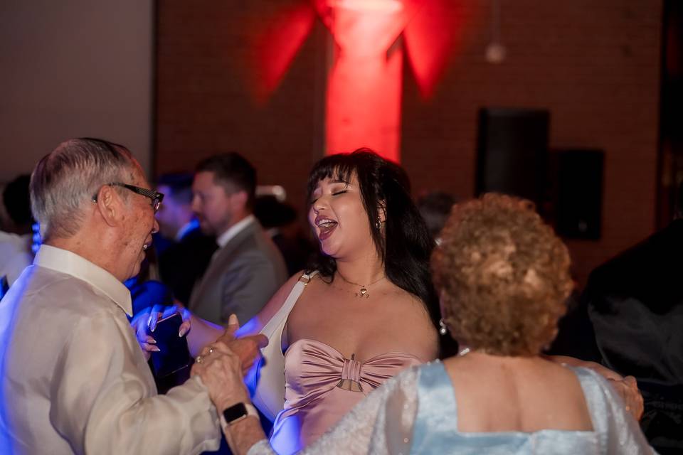 La novia en la pista de baile