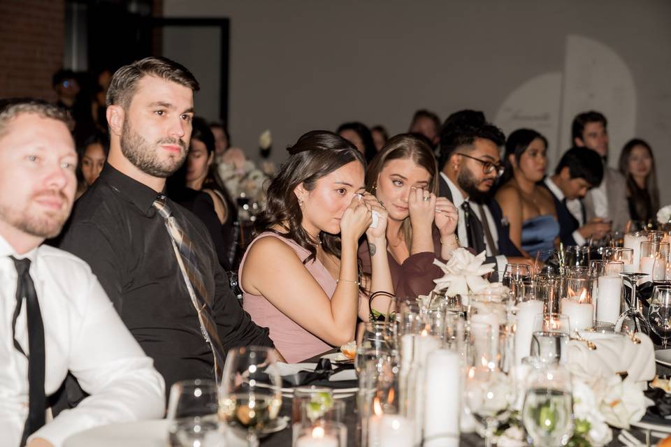 Los invitados durante el banquete
