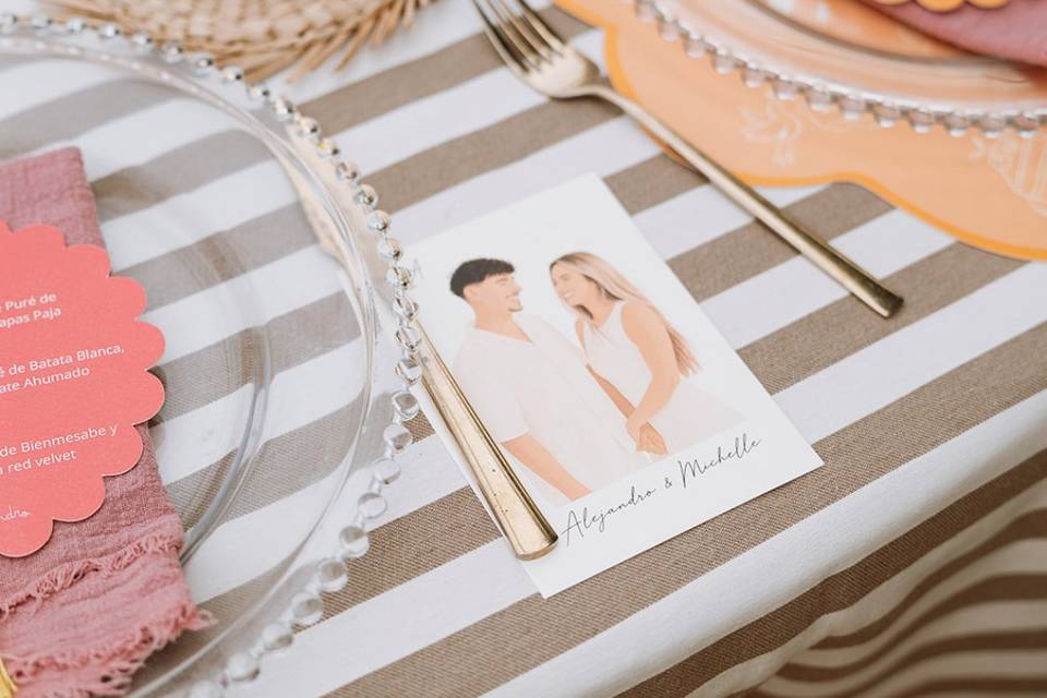 Mesa con la pareja ilustrada
