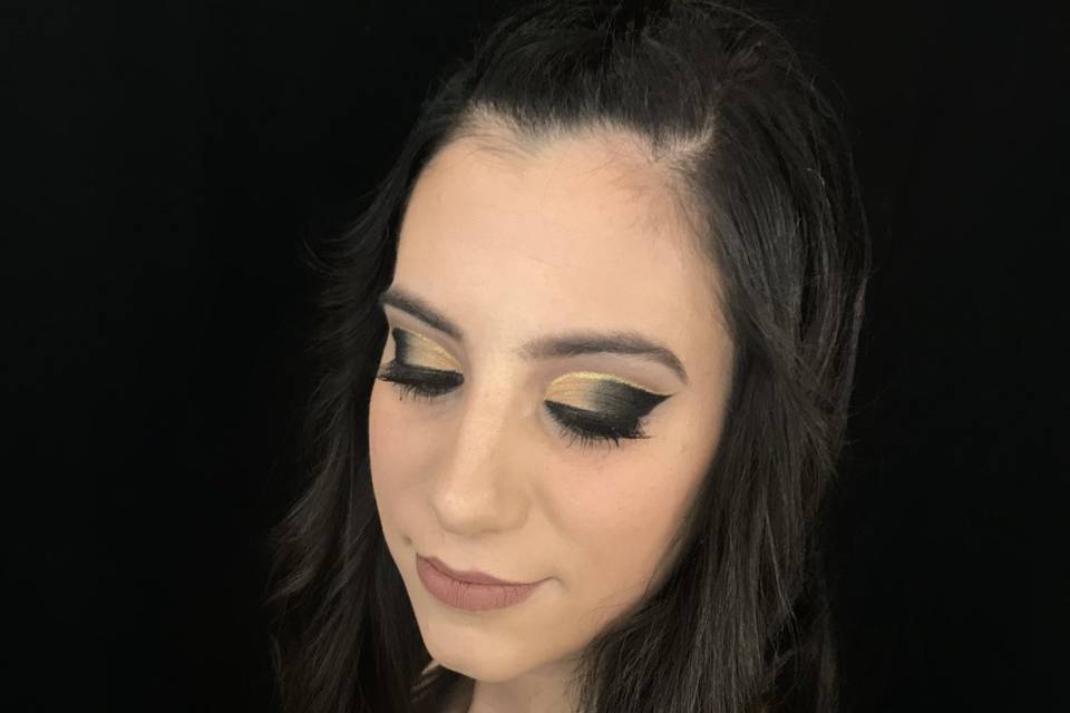 Cut crease