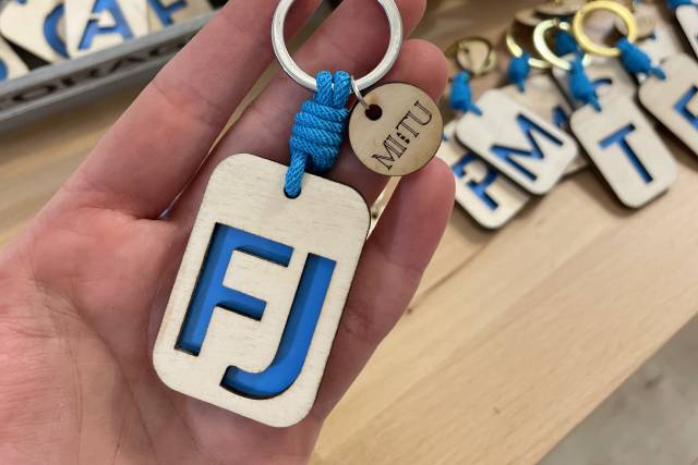 Llaveros personalizados madera