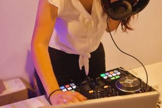 Miss Wolf DJ