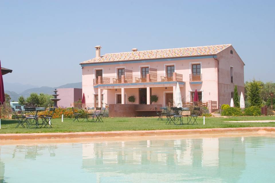 Hotel desde la piscina