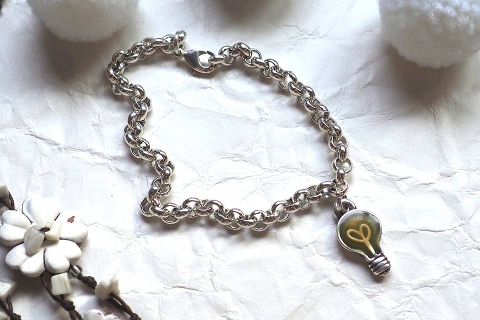 Pulsera de bombilla