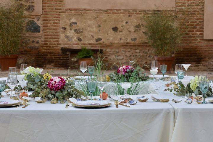 Una mesa con estilo
