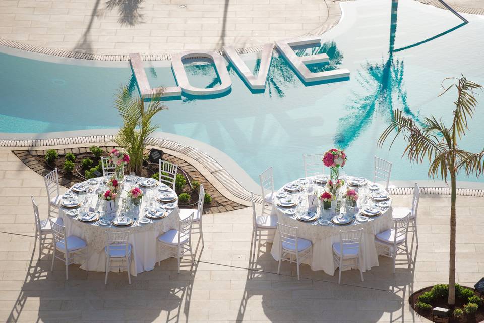 Banquete en la piscina