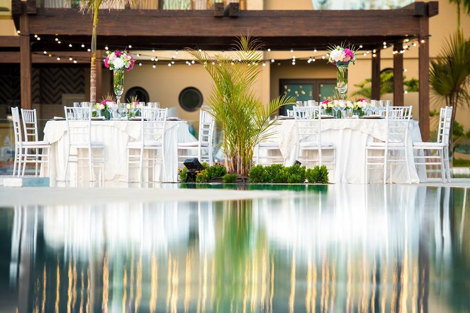 Banquete en la piscina