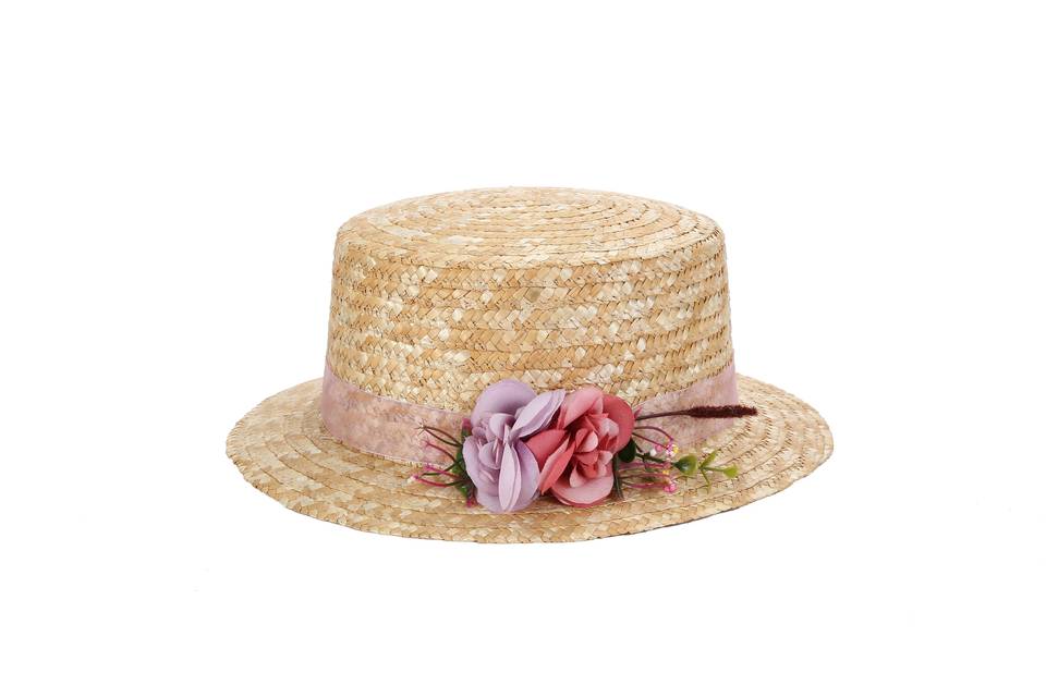 Sombrero con cinta y flores