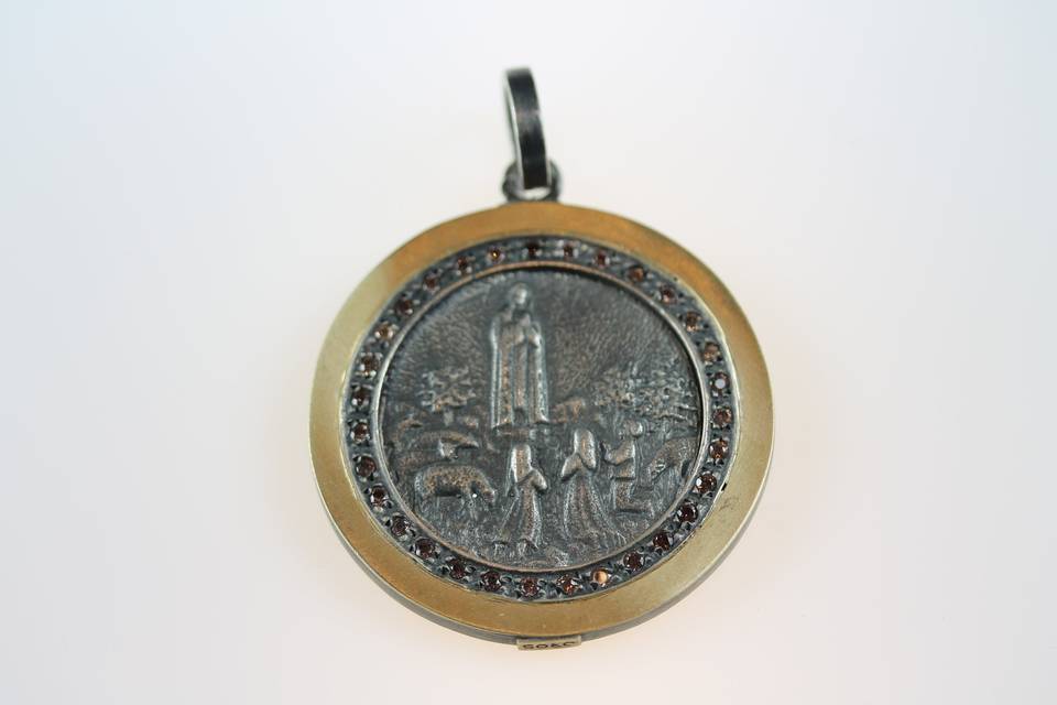 Medalla con Virgen de Fátima